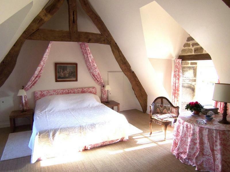 Manoir De Kerguereon Bed & Breakfast Ploubezre Exterior photo
